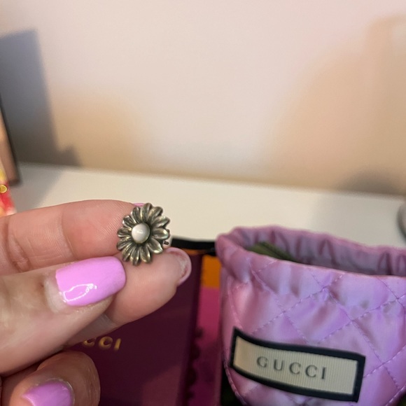🔥SOLD🔥Gucci DOUBLE G FLOWER STUD EARRINGS - Picture 3 of 4